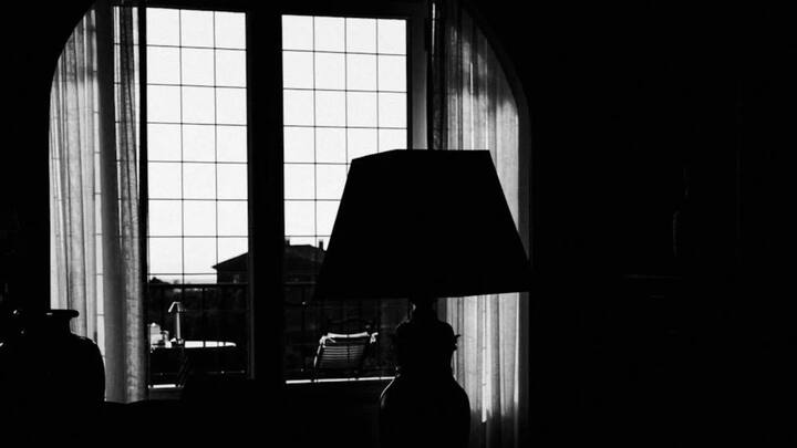 साल 2020 में कोरोना वायरस संकट से निपटने को लेकर एकजुटता दिखाने के लिए रात नौ बजे नौ मिनट के लिए लाइट बंद करने की अपील की थी.