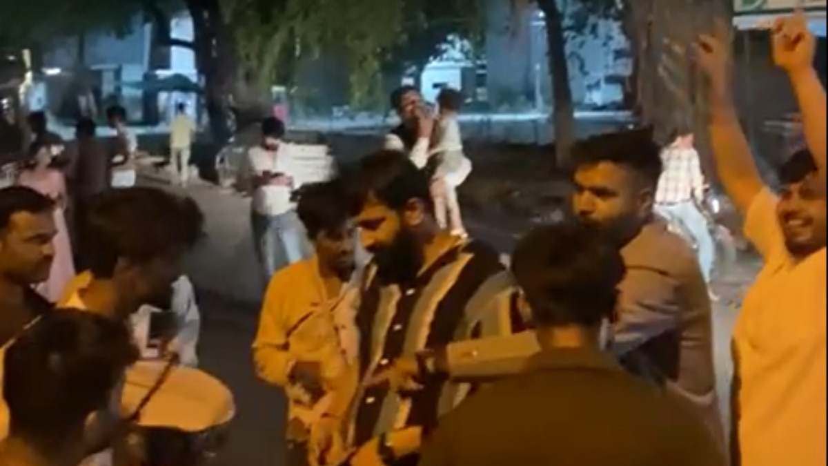 मंडप या मैरेज हॉल नहीं, अस्पताल के वार्ड में प्रेमिका संग प्रेमी ने लिए ‘सात फेरे’, डॉक्टर, नर्स और मरीज बने साक्षी