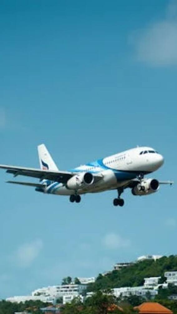 फ्लाइट में पैसेंजर्स के लिए क्यों नहीं होते हैं पैराशूट?