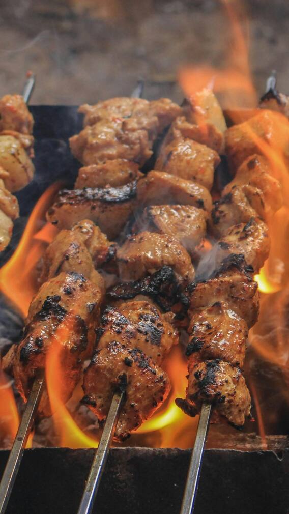 গরমে ভুলেও খাবেন না এই খাবারগুলি, শরীর খারাপ হবেই