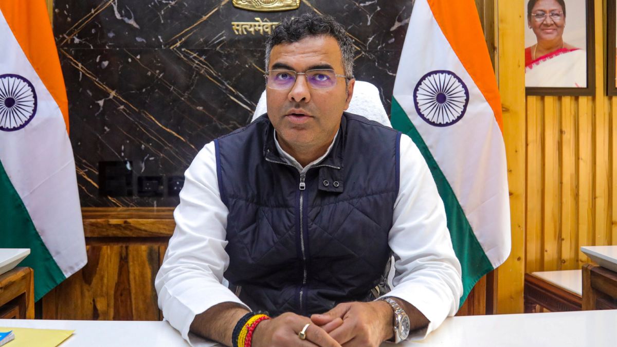 मंत्री प्रवेश वर्मा का AAP पर बड़ा आरोप, बोले- ‘दिल्ली की जनता से हार का बदला लेने के लिए…’