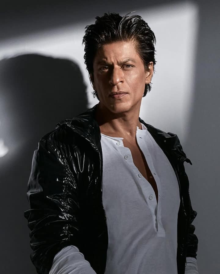 एक्टर ने बताया कि, जब मैं बच्चों से कहता हूं कि तुम्हें 10 बजे तक सो जाना है या कुछ और तो वो कहते हैं कि हे भगवान, एस आर के. तो मैं अपने घर में ही मजाक हूं.