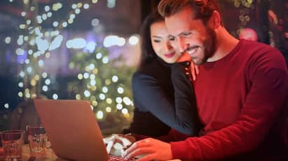 What is weekend marriage are couples getting married for a week Know about this trend | क्या होती है वीकेंड मैरिज, क्या एक हफ्ते के लिए शादी कर रहे हैं कपल्स? जान