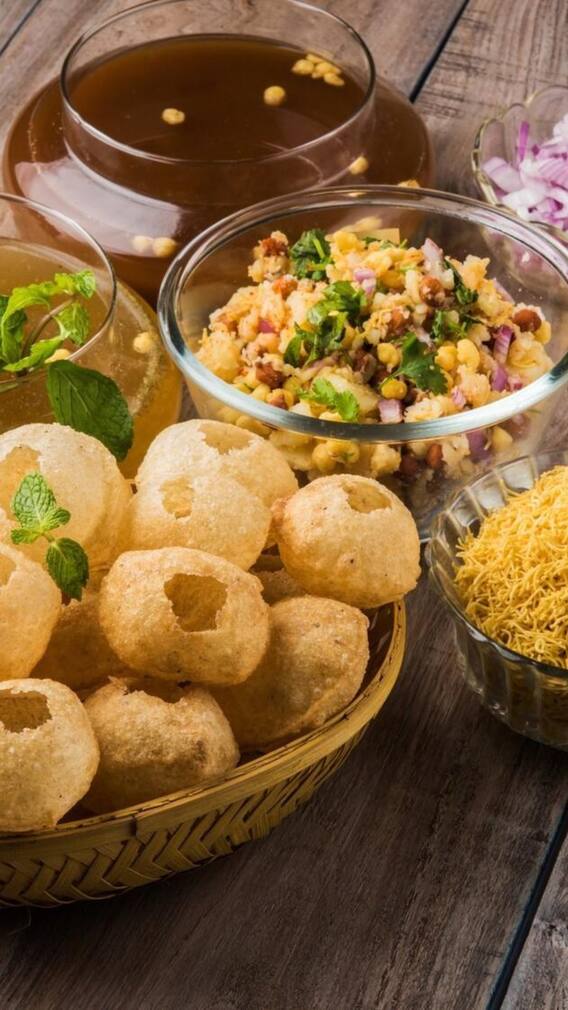 दिल्ली की इन गलियों में छुपे हैं चाट और पकौड़ों के स्वाद के खजाने