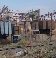 तापमानाचा पारा वाढला, ट्रान्सफॉर्मर थंड ठेवण्यासाठी चक्क घ्यावा लागतोय कुलर्सचा आधार; पाहा PHOTOS