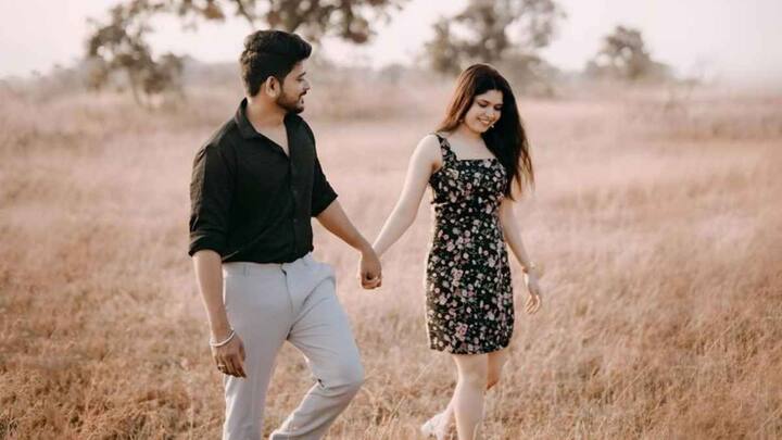 कपल्स के अनुसार वीकेंड मैरिज के कई फायदे हैं. इससे पर्सनल स्पेस मिलता है, साथ ही कपल्स अपने शौक, करियर और दोस्तों के लिए टाइम निकाल पाते हैं. इसके अलावा इस मैरिज से स्पेस के साथ इंडीविजुअलिटी भी मिलती है. क्योंकि इस मैरिज में सिर्फ वीकेंड साथ बिता कर कपल्स फिर वापस अपने काम में लग जाते हैं.