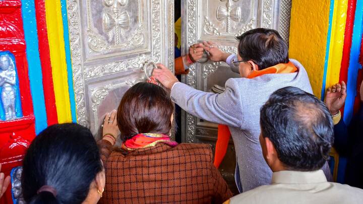 হিন্দু ধর্মে এই চারধাম যাত্রার গুরুত্ব অপরিসীম। প্রতিবছর মূলত এপ্রিল-মে থেকে এই যাত্রা শুরু হয়। আর শেষ হয় অক্টোবর-নভেম্বর মাসে।