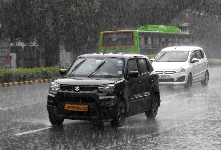  https:= Delhi weather update 02 May 2025 Waterlogging traffic jan in Delhi after heavy rain stong wing thunderstrom