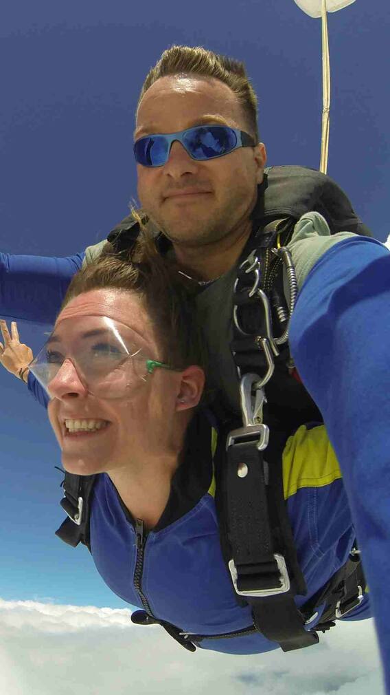 भारत में कहां कर सकते हैं स्काई डाइविंग?