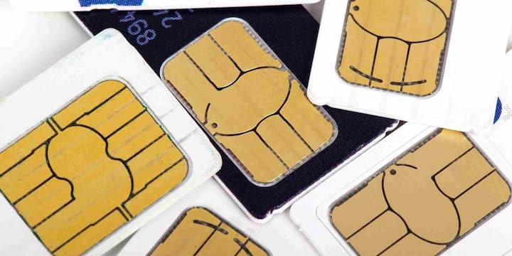 दूरसंचार विभाग ने यह स्पष्ट किया कि सिम कार्ड देने से पहले आधार आधारित KYC पूरी तरह जरूरी है. Self-KYC जैसी प्रक्रिया में यह खतरा रहता है कि सिम बिना सही पहचान के जारी हो सकता है.