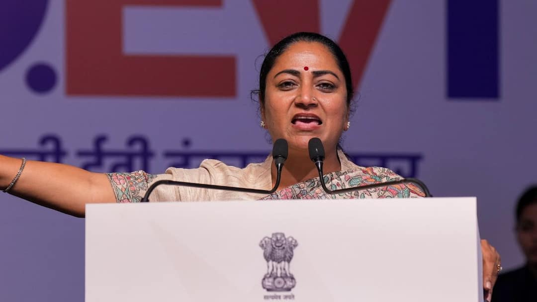 Delhi CM Rekha Gupta Inaugurates 400 New Electric Buses, Says Over 2,000 More To Be Added In Fleet Delhi CM Rekha Gupta Inaugurates 400 New Electric Buses2,000 More To Be Added DEVI Scheme Delhi CM Rekha Gupta Inaugurates 400 New Electric Buses, Says Over 2,000 More To Be Added In Fleet