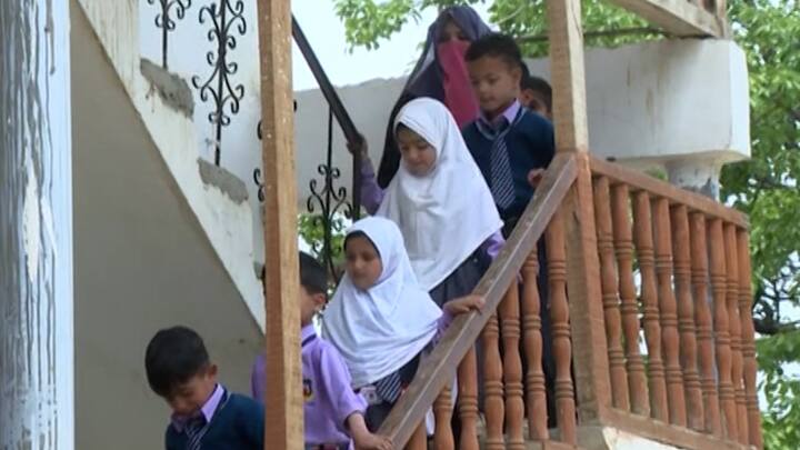 दर्दपूरा या ठिकाणी असणाऱ्या शाळेचे काम पाहणाऱ्या मुश्ताक अहमद यांनी दिलेल्या माहितीनुसार, सिमेजवळील हे शेवटचं गाव आहे. पहलगामसारख्या घटनेचा परिणाम हा संपूर्ण काश्मिरवर झाला. त्यामुळे मुलांमध्ये भितीचं वातावरण पहायला मिळतं असल्याचे अहमद म्हणाले.