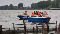 Srinagar Boat Capsized: ਸ੍ਰੀਨਗਰ 'ਚ ਤੇਜ਼ ਹਵਾਵਾਂ ਨਾਲ ਪਲਟੀ ਕਿਸ਼ਤੀ, ਪਿਓ ਨੂੰ ਬਚਾਉਣ ਲਈ ਕੁੱਦਿਆ ਪੁੱਤ ਹੋਇਆ ਲਾਪਤਾ