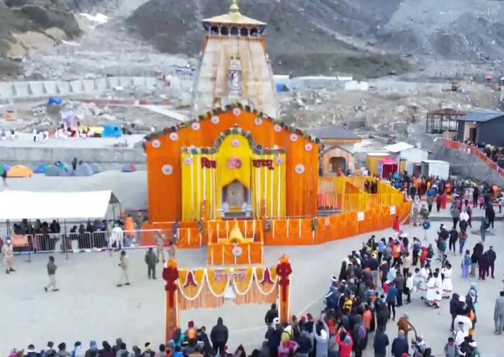 आज सकाळी सात वाजता केदारनाथचे दरवाजे उघडले.(Image Credit- ANI)