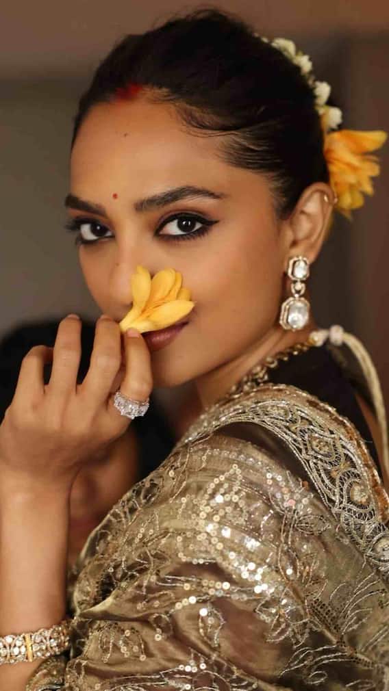 వేవ్స్ సమ్మిట్ లో చైతూతో శోభిత - ఆమె కట్టిన  చీర ఖరీదెంతో తెలుసా!