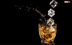 Whisky ਵਿੱਚ ਬਰਫ਼ ਪਾਉਣੀ ਚਾਹੀਦੀ ਜਾਂ ਨਹੀਂ, ਜਾਣੋ ਇਸਨੂੰ ਪੀਣ ਦਾ ਸਭ ਤੋਂ ਵਧੀਆ ਤਰੀਕਾ