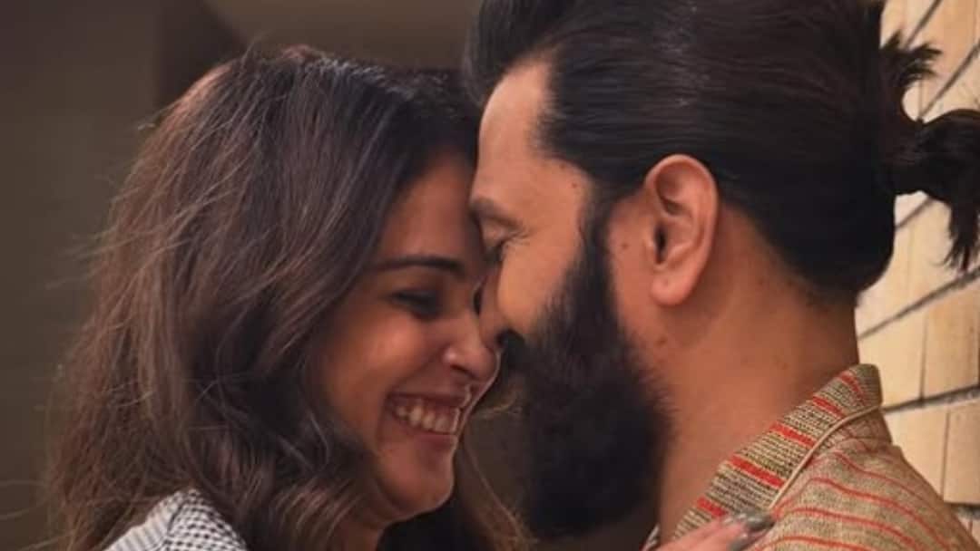 Genelia D’Souza Applauds Riteish Deshmukh’s Raid 2 Performance: ‘I Bow Down to You’ Genelia D’Souza Applauds Riteish Deshmukh’s Raid 2 Performance: ‘I Bow Down to You’