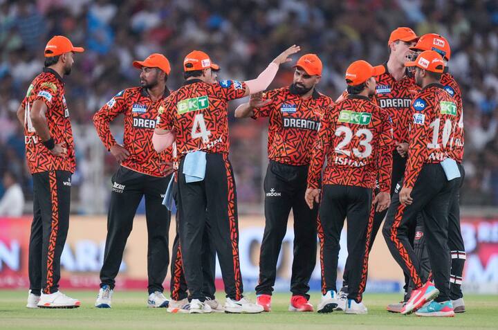 सनरायजर्स हैदराबादच्या संघाचा आणखी एक पराभव  झाला. सनरायजर्स हैदराबादकडून अभिषेक शर्मानं 74, हेनरिक क्लासेन यानं 24 आणि नितीश कुमार रेड्डीनं 21  धावा केल्या. हैदराबादचे इतर फलंदाज दमदार कामगिरी करु शकले नाहीत. हैदराबाद सध्या गुणतालिकेत नवव्या स्थानावर आहे.