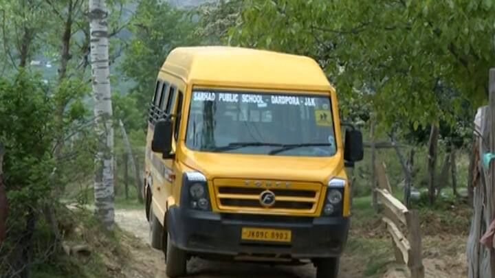 अनेक कुटुंबीय सुरुवातीला मुलांना शाळेत पाठवायला घाबरत होते. मात्र, त्यांच्या पालकांना विश्वासात घेतल्यानंतर त्यांनी त्यांची मुले पाठवली आहे. मात्र, पहलगाम सारख्या घटना घडल्यानंतर काश्मिरी मुलांकडे एका वेगळ्या नजरेने पाहिलं जातं. वारंवार आम्ही भारतीय आहोत हे सांगावं लागतं अशी खंत त्यांनी व्यक्त केली.