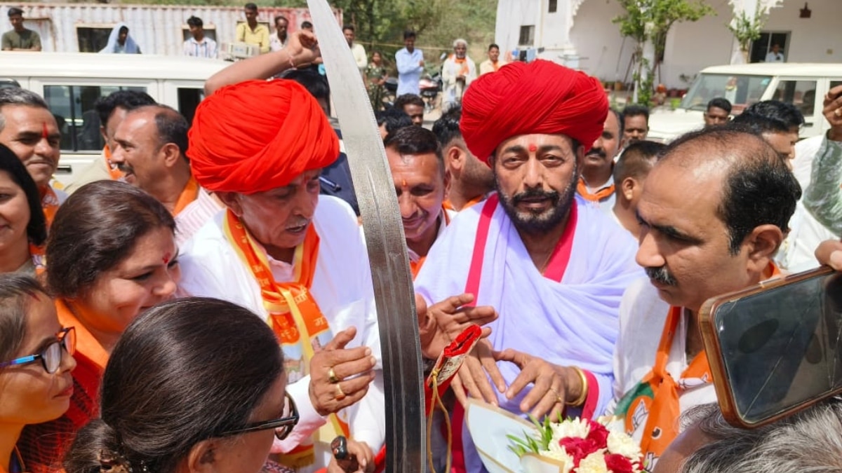 93b455299937078367c02cb14303cedc1746205465357340_original Vasundhara Raje participated in anjani Mata mandir samaroh in Sirohi of Rajasthan ANN |