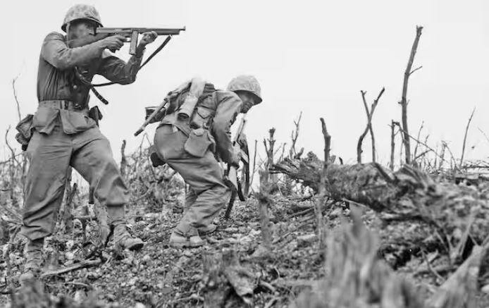 ਬ੍ਰਿਟੇਨ ਨੇ ਵੀ ਖਾਲਿਦ ਨੂੰ ਚੇਤਾਵਨੀ ਦਿੱਤੀ ਸੀ। ਫਿਰ 27 ਅਗਸਤ ਨੂੰ ਅੰਗਰੇਜ਼ਾਂ ਨੇ ਜ਼ਾਂਜ਼ੀਬਾਰ 'ਤੇ ਹਮਲਾ ਕੀਤਾ। ਜਦੋਂ ਜੰਗ ਸ਼ੁਰੂ ਹੋਈ ਤਾਂ ਖਾਲਿਦ ਦੀ ਫੌਜ ਨੇ ਸਿਰਫ਼ 38 ਮਿੰਟਾਂ ਵਿੱਚ ਆਤਮ ਸਮਰਪਣ ਕਰ ਦਿੱਤਾ। ਇਸ ਹਮਲੇ ਵਿੱਚ ਖਾਲਿਦ ਦੇ 500 ਲੋਕ ਜ਼ਖਮੀ ਹੋਏ ਸਨ।