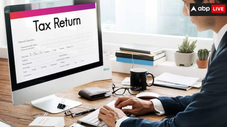 Form 16: क्या होता है फॉर्म 16? क्यों ITR फाइल करते वक्त पड़ती है इसकी जरूरत? Form 16 What is Form 16 Why is it an important document for salaried employees Form 16: क्या होता है फॉर्म 16? क्यों ITR फाइल करते वक्त पड़ती है इसकी जरूरत?