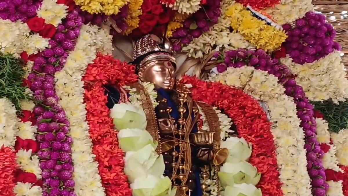 பார்வதிதேவியிடம் ஞானப்பால் அருந்திய திருஞானசம்பந்தர் - பார்த்து பரவசம் அடைந்த பக்தர்கள்...!