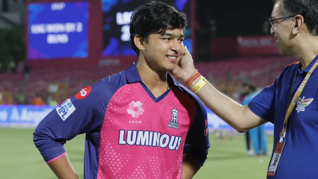 rajasthan royals player vaibhav suryavanshi real age is 16 samastipur bihar man claims video viral 'हमारे साथ खेलता था, उसकी उम्र 16 साल है...', वैभव सूर्यवंशी की उम्र को लेकर इस शख्स ने किया बड़ा दावा, वीडियो वायरल