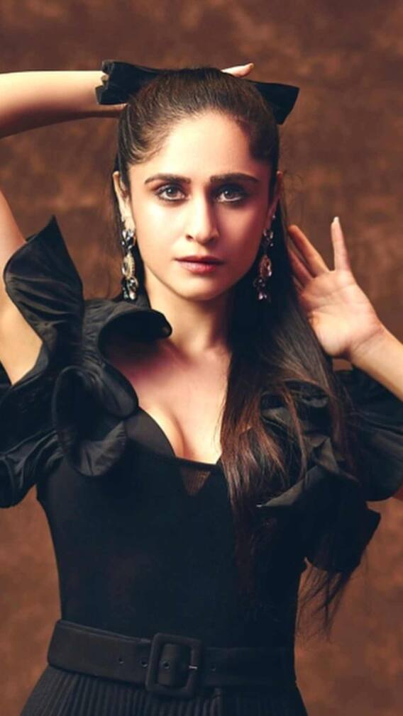 प्राइवेट मोमेंट का वीडियो हुआ लीक, पैपराजी पर भड़कीं हुनर अली