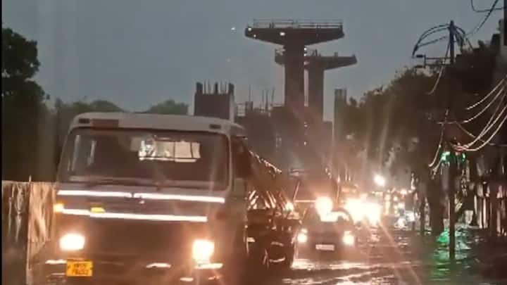  https:= Delhi weather update 02 May 2025 Waterlogging traffic jan in Delhi after heavy rain stong wing thunderstrom