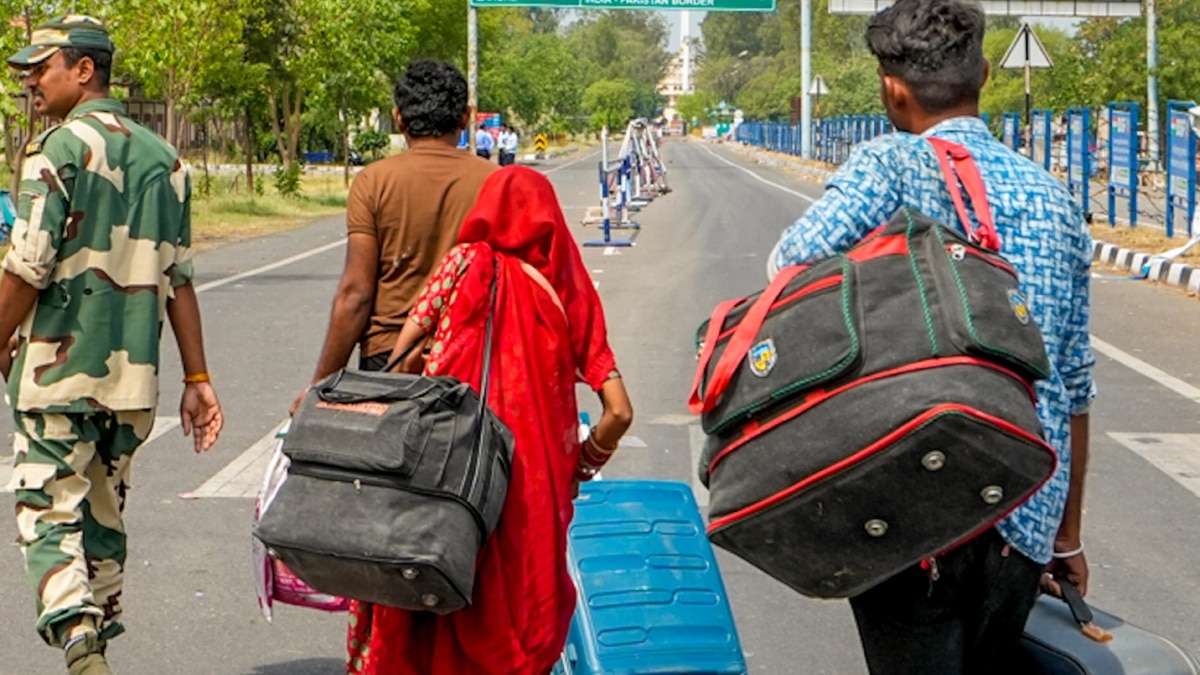 ‘भारत और पाकिस्तान के बीच युद्धा होता है तो…,’ क्या कहते हैं अमृतसर में सरहद से सटे गांव के लोग?