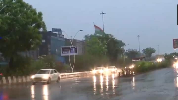  https:= Delhi weather update 02 May 2025 Waterlogging traffic jan in Delhi after heavy rain stong wing thunderstrom