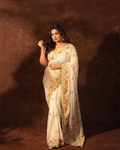 Shreya Ghoshal Dazzles In Ivory Elegance: A Closer Look At Her Regal Saree Look