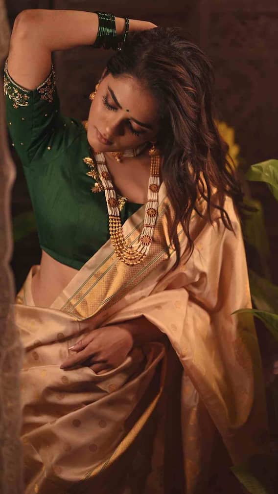 अभिनेत्री भाग्यश्री मोटेच्या मादक अदा!