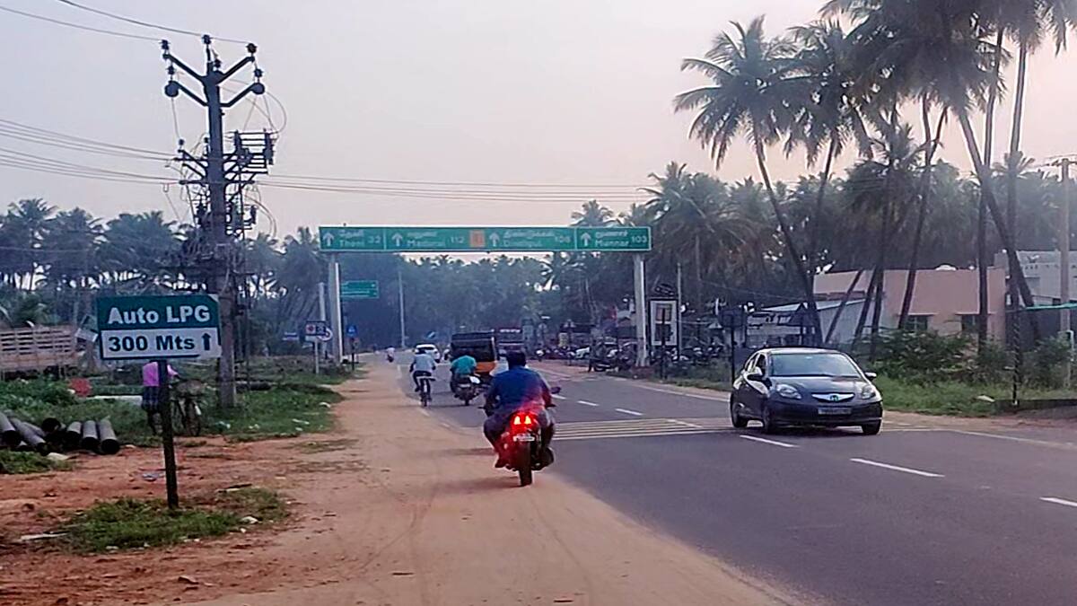 இடப் பிரச்சினையால் இருவர் வெட்டி கொலை - விருந்தாளியாக வந்தவர் உயிரிழந்த சோகம்