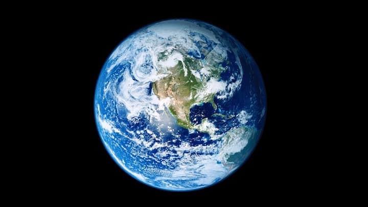 Shape Of Earth: हमने बचपन में किताबों में यही पढ़ा है कि धरती का आकार गोल है. लेकिन यह बात पूरी तरह से सच नहीं है. धरती गोल तो है, लेकिन कहीं-कहीं से.