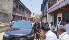 पंकजा मुंडेंनी घेतली बाबासाहेब आगेंच्या कुटुंबीयांची भेट; काही दिवसांआधी झाला होता खून