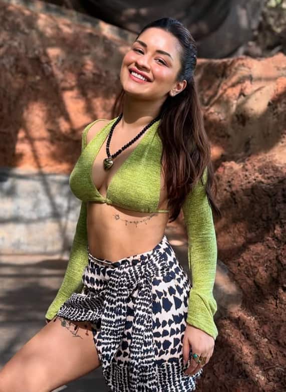 करीब करीब सिंगल और मर्दानी 2 में कैमियो के बाद, अवनीत ने टीकू वेड्स शेरू में बतौर लीड एक्ट्रेस बॉलीवुड में डेब्यू किया था. उन्होंने चिड़ियाखाना और लव की अरेंज मैरिज में भी अभिनय किया है.