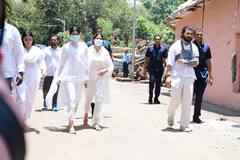 दादी के अंतिम संस्कार में खुशी कपूर का रो-रोकर हुआ बुरा हाल, बहन जाह्नवी ने हाथ थामकर संभाला