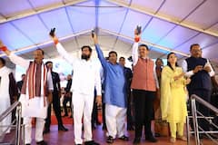 Ladki Bahin Yojana : लाडक्या बहिणींच्या बँक खात्यात 1500 रुपये जमा होण्यास सुरुवात, 'या' बहिणींच्या खात्यात फक्त 500 रुपये येणार, कारण...