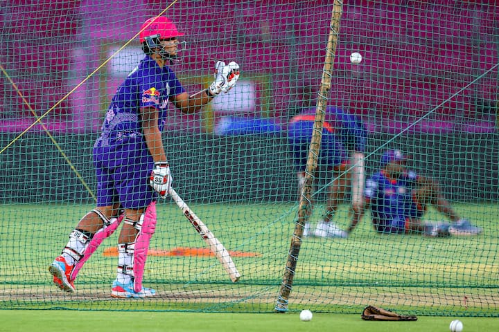 आईसीसी के नियमों के अनुसार, अंतर्राष्ट्रीय क्रिकेट खेलने की न्यूनतम आयु 15 है।