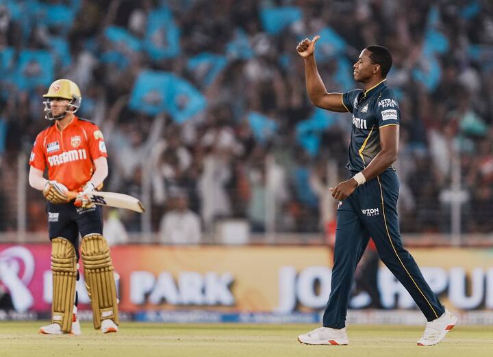 रबाडा ने इस सीजन में दो मैच खेले. इस दौरान उन्होंने दो विकेट लिए. वहीं रबाडा आईपीएल में कुल 82 मैच खेल चुके हैं. जहां उन्होंने 22.29 की औसत से 119 विकेट लिए हैं.