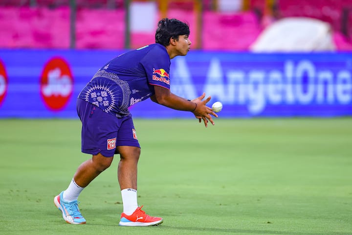 चूंकि सूर्यवंशी वर्तमान में 14 साल की हैं, इसलिए उन्हें भारत के लिए अपनी शुरुआत करने से पहले लगभग एक साल तक इंतजार करना होगा।