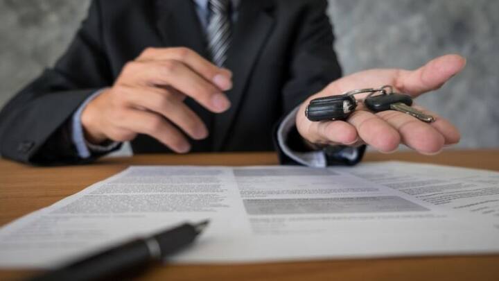 আর এই কারণে দেরিতে শোধ করার জন্য আপনাকে আরও বেশি জরিমানা দিতে হবে। আর মোবাইল নম্বর লিঙ্ক না থাকলে ওটিপি ভিত্তিক পরিষেবাও পাবেন না।