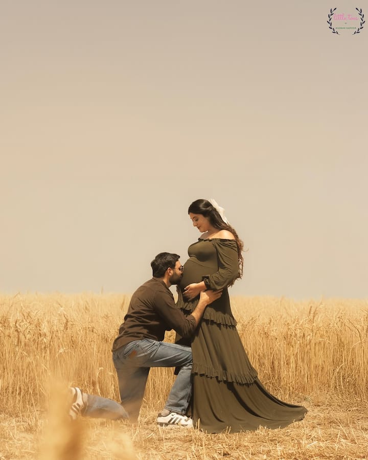 Shirin himself shared this news with fans. The actress shared many photos with her husband from maternity photoshoot. In which she was seen flaunting her baby bump.