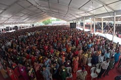 Ladki Bahin Yojana : लाडक्या बहिणींच्या बँक खात्यात 1500 रुपये जमा होण्यास सुरुवात, 'या' बहिणींच्या खात्यात फक्त 500 रुपये येणार, कारण...