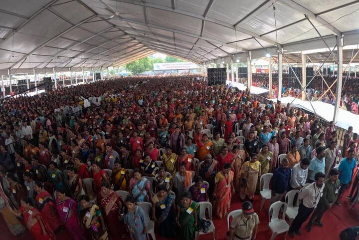 एप्रिल महिन्याच्या हप्त्याच्या वितरणाची प्रक्रिया कालपासून सुरु झाल्याची माहिती महिला व बालविकास मंत्री आदिती तटकरे यांनी दिली होती. ज्या लाडक्या बहिणींची बँक खाती आधार लिंक असतील त्यांना दोन ते तीन दिवसात पैसे मिळून जातील असं त्यांनी म्हटलं होतं.