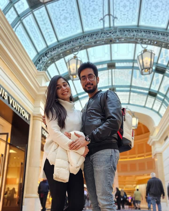 Soumya Seth and Shubham Chuhadia - The last name of this list is of Soumya Seth and Shubham Chuhadia. Both gave good news to fans through social media on 6 April.