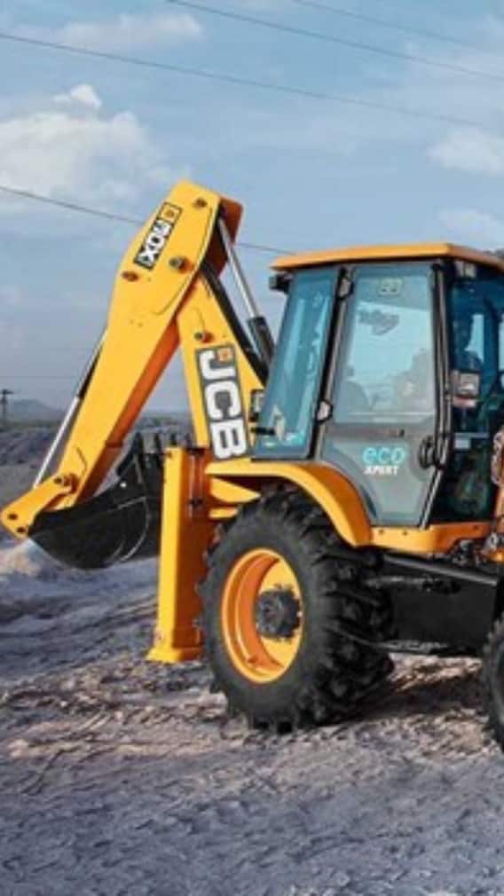 JCB बुलडोजर का इंजन कितनी हॉर्स पावर का होता है?