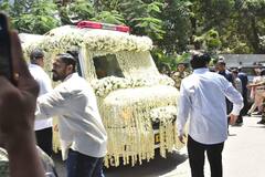 करण जौहर से फरदीन खान तक, अनिल कपूर की मां निर्मल कपूर के अंतिम दर्शन करने पहुंचे ये सितारे